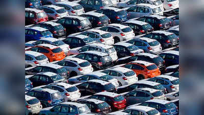 पैसेंजर कारों की सेल्स में 8 साल में सबसे तेज गिरावट, 17% घटी बिक्री