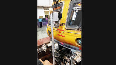मुंबई: बफरला धडकलेल्या ट्रेनच्या मोटरमनचा मृत्यू