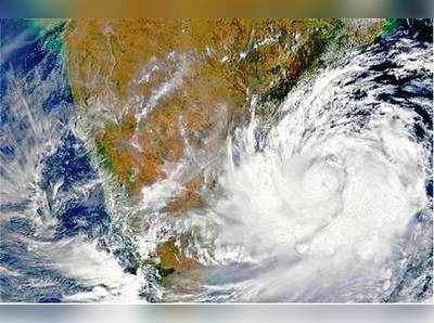 Andhra Cyclone: ఫణి ప్రభావంతో బిక్కుబిక్కుమంటోన్న సిక్కోలు వాసులు