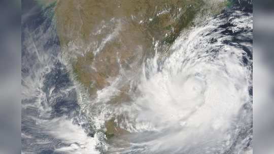 Odisha Cyclone: పూరీ వద్ద తీరాన్ని తాకిన ‘ఫణి’.. శ్రీకాకుళానికి తప్పిన ముప్పు 