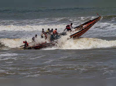 Cyclone Fani Path: 223 ട്രെയിനുകൾ റദ്ദാക്കി, ഒഡിഷ വിമാനത്താവളം അടച്ചു