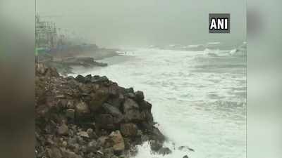 Cyclone in Odisha: ஒடிசாவை புரட்டி எடுத்து, மேற்குவங்கம் நோக்கி தீவிர புயலாக நகரும் ஃபானி!