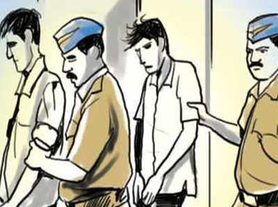 मुंबई के आभूषण विक्रेता से एक करोड़ की लूट, दो गिरफ्तार