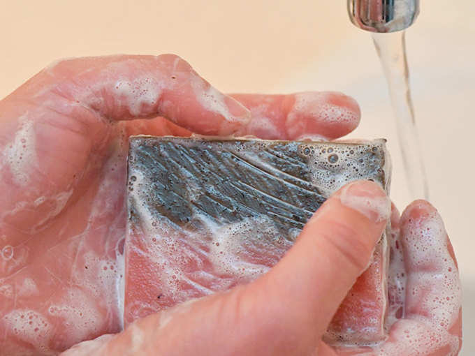 मिथक- हाथ धोने के लिए ऐंटिबैक्टीरियल साबुन यूज करें