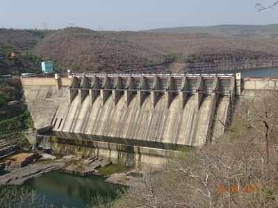 భానుడి ప్రతాపం.. జలాశయాల్లో ఆవిరవుతోన్న నీళ్లు