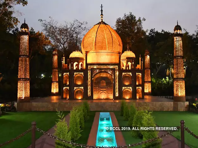 दिल्ली में ही स्थित हैं दुनिया के 7 अजूबे वेस्ट टु वंडर पार्क आएं