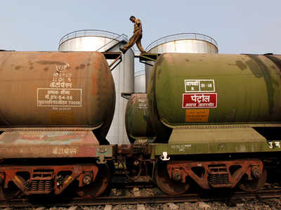 भारत को सस्ती दर पर कच्चा तेल बेचने का भरोसा नहीं दे सकते: अमेरिका