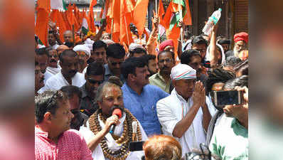 भोपाल में साधुओं, भगवा रैली से प्रज्ञा ठाकुर को मात देंगे दिग्विजय सिंह?