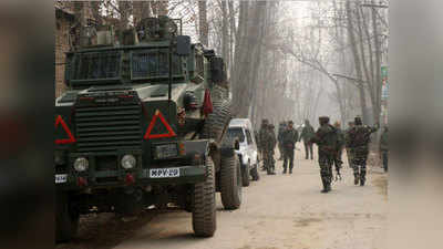 जम्मू-कश्मीर: शोपियां में सुरक्षाबलों ने मार गिराया एक आतंकी, भारी मात्रा में बारूद और हथियार बरामद
