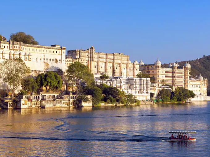 pichola-lake