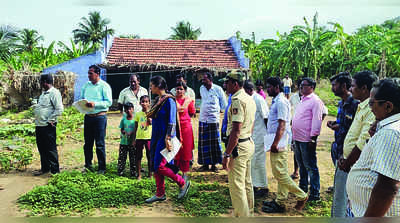 ಬೆಳೆಹಾನಿ ಪ್ರದೇಶಗಳಿಗೆ ಜಿಲ್ಲಾಧಿಕಾರಿ ಭೇಟಿ, ಪರಿಶೀಲನೆ