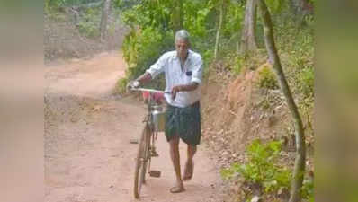 कर्नाटक: लुंगी पहन साइकल चला रहे बीजेपी विधायक के पिता, सादगी हुई वायरल