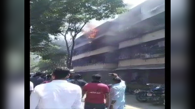 मुंबईः दादर पुलिस स्टेशन परिसर में लगी आग, युवती की मौत