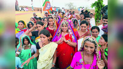 ಲಂಬಾಣಿ ಡ್ರೆಸ್‌ ತೊಟ್ಟು ಕರಂದ್ಲಾಜೆ  ಪ್ರಚಾರ