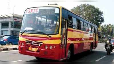 KSRTC ബസിനടിയിൽ ബൈക്ക് കുടുങ്ങി; യുവാവ് രക്ഷപെട്ടത് തലനാരിഴയ്ക്ക്