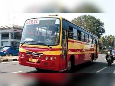 KSRTC ബസിനടിയിൽ ബൈക്ക് കുടുങ്ങി; യുവാവ് രക്ഷപെട്ടത് തലനാരിഴയ്ക്ക്