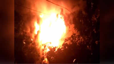 अहमदाबाद: चार मंजिला बिल्डिंग में लगी आग, कोई हताहत नहीं