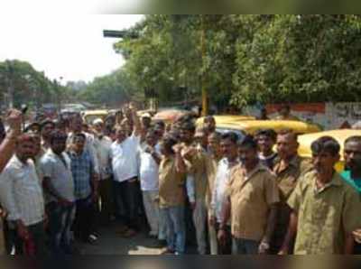 ಬೇಡಿಕೆ ಈಡೇರಿಕೆಗಾಗಿ ಆಟೊ ಚಾಲಕರ ಪ್ರತಿಭಟನೆ