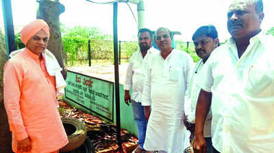 ಮುಳ್ಳಹಳ್ಳಿ ಮಠಕ್ಕೆ ಮಹಾಂತೇಶ ಕವಟಗಿಮಠ ಭೇಟಿ