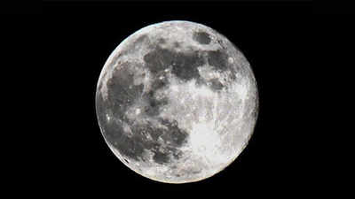 चंद्राचा आकार ५० मीटरने आकुंचन पावला: नासा