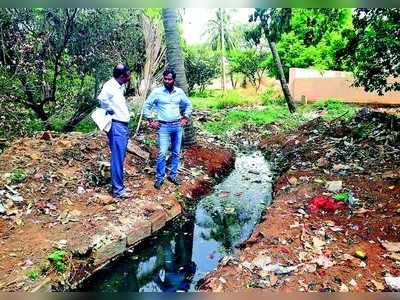 ಅಧಿಕಾರಿಗಳಿಂದ ರಾಜಕಾಲುವೆ, ಚರಂಡಿಗಳ ಪರಿಶೀಲನೆ