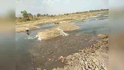 कन्हानच्या पात्रात बनविला रस्ता