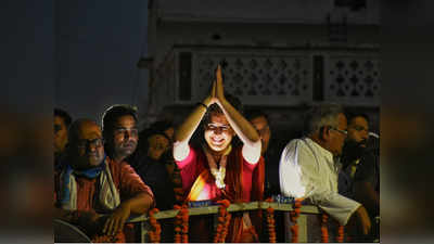 कांग्रेस के रोड शो के दौरान सड़कों पर दिखा जनसैलाब, प्रियंका ने बाबा विश्वनाथ से लिया आशीर्वाद