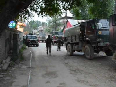 काश्मीर: चकमकीत ३ दहशतवादी ठार, जवान शहीद