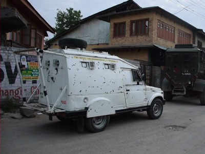 पुलवामा: सुरक्षाबलों ने जैश के 3 आतंकी को किया ढेर, 1 जवान शहीद, ऑपरेशन जारी