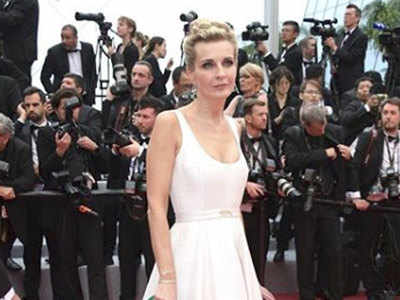 Cannes रेड कार्पेट के लिए फ्रेंच ऐक्ट्रेस ने चुनी इस इंडियन डिजाइनर की ड्रेस