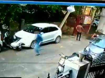 दिल्ली के रोहिणी में कार से पीछा कर बदमाशों ने युवक को मारी गोली, गैंग वॉर का शक
