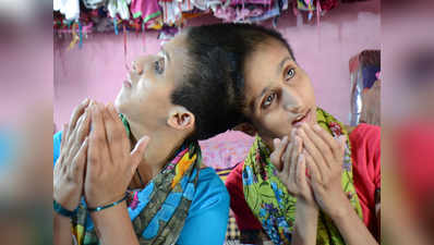 बिहार: जन्म से आपस में जुड़ी दो युवतियों को मिला स्वतंत्र मतदान का अधिकार