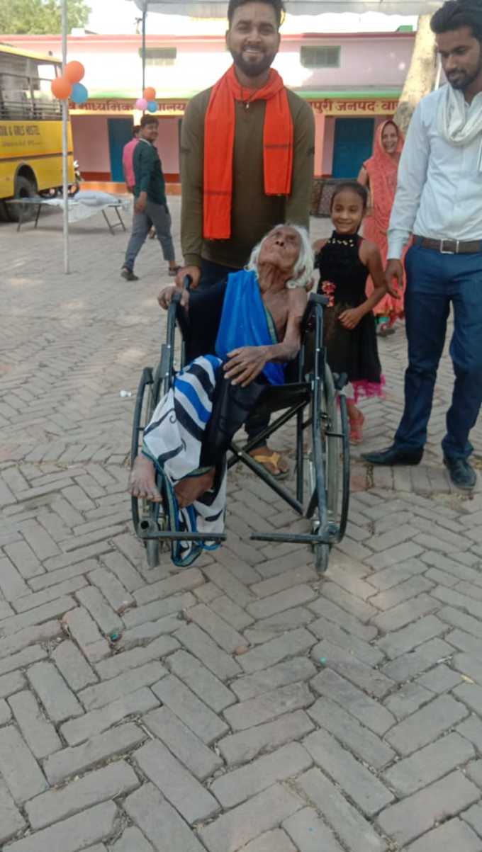 वाराणसी: मिर्जामुराद पूर्वमाध्यमिक विद्यालय ठठरा के मतदान केंद्र पर 99 साल की जगरानी देवी ने किया मतदान (रिपोर्ट- दिनेश मिश्र)