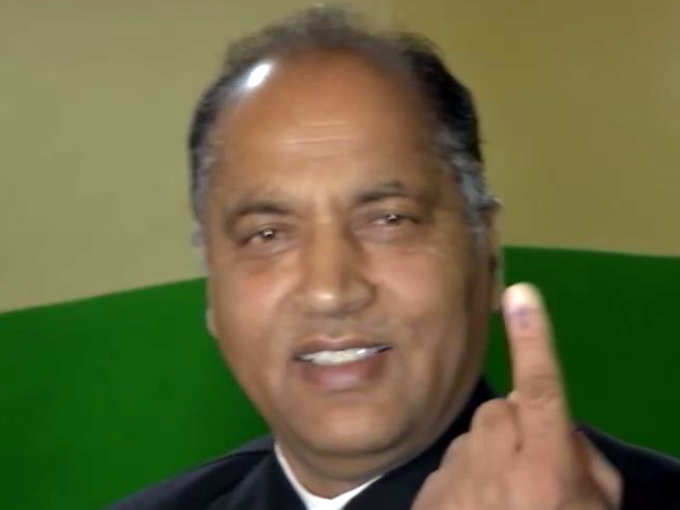 हिमाचल प्रदेशचे मुख्यमंत्री जयराम ठाकूर यांनी बजावला मतदानाचा हक्क