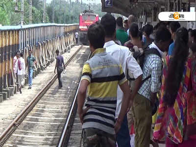 সন্তানকে কোলে আঁকড়েই লোকাল ট্রেনের সামনে মরণঝাঁপ যুবতীর!