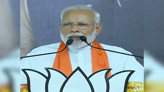 LIVE: गुजरात में पीएम मोदी, सूरत हादसे पर बोले- जितना दुख जताएं उतना कम