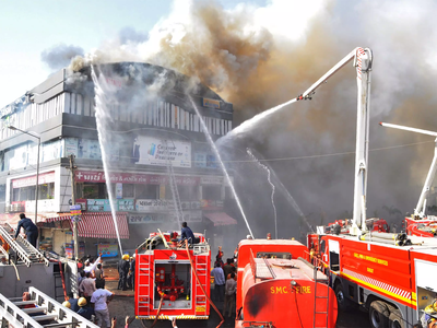 सूरत हादसाः दिल्ली सरकार ने कोचिंग क्लासेज में फायर सेफ्टी की जांच के आदेश दिए