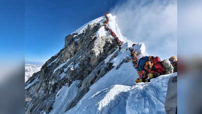 अप्रशिक्षित पर्वतारोही पहुंचे माउंट एवरेस्ट? मौतों से उभरे गंभीर सवाल, नजारा जैसे चिड़ियाघर