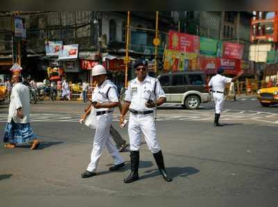 পুলিশকে নিগ্রহের অভিযোগ