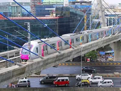 मुंबईः मेट्रो-१च्या गर्दीसमोर डब्यांची संख्या अपुरी