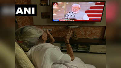 दूसरी बार प्रधानमंत्री बने नरेंद्र मोदी, मां हीराबेन ने खुशी से बजाई ताली