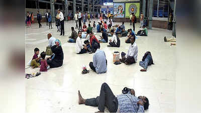 इन गर्मियों में रेलवे स्‍टेशन पर सोना मना है, ताक में हैं मोबाइल चोर