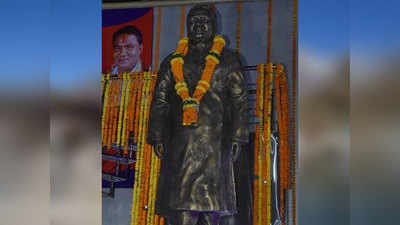 छत्तीसगढ़: सीएम बघेल ने बस्तर टाइगर महेंद्र कर्मा की मूर्ति का किया अनावरण
