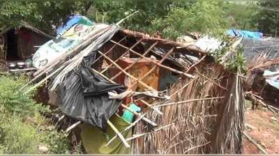 சூறைக்காற்றுடன் பலத்த மழை- வீடுகளை இழந்த மலைவாழ் மக்கள் கண்ணீர்!