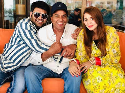 Kapil Sharma ने फेवरिट धर्मेंद्र और पत्‍नी गिन्‍नी के साथ शेयर की तस्‍वीर