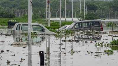 வாய்க்காலில் விழுந்த காரை மீட்க தமிழக மாணவர்களின் அசத்தல் கண்டுபிடிப்பு