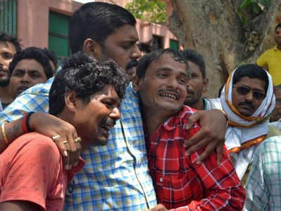 বন্দুকবাজের গুলিতে নিহত দুই সমাজবাদী পার্টি নেতা