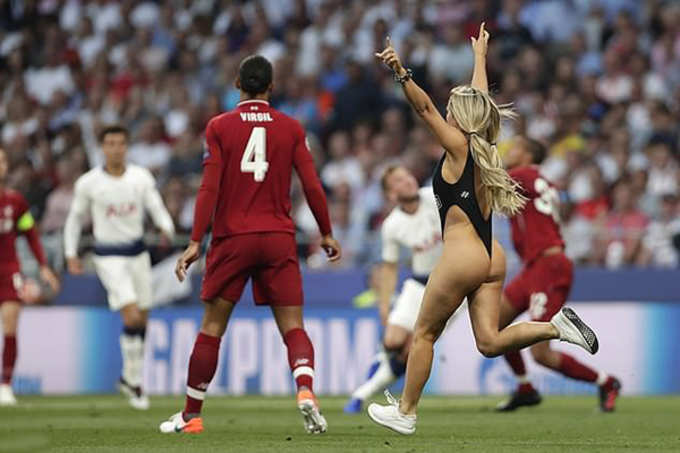 Russian Model invades pitch in Champions League final wearing swimsuit