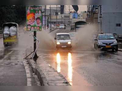 ಬೆಂಗಳೂರಿನ ಹಲವೆಡೆ ಭಾರಿ ಮಳೆ: ಗುಡುಗು, ಮಿಂಚು ಆರ್ಭಟ