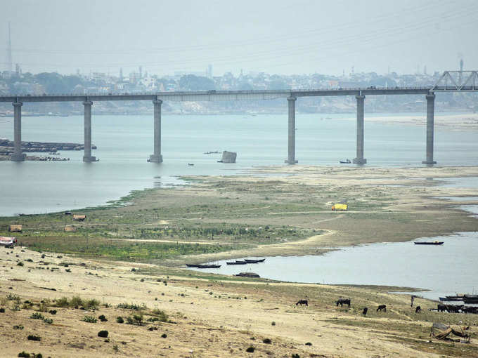 लगातार घटता गंगा का जलस्तर